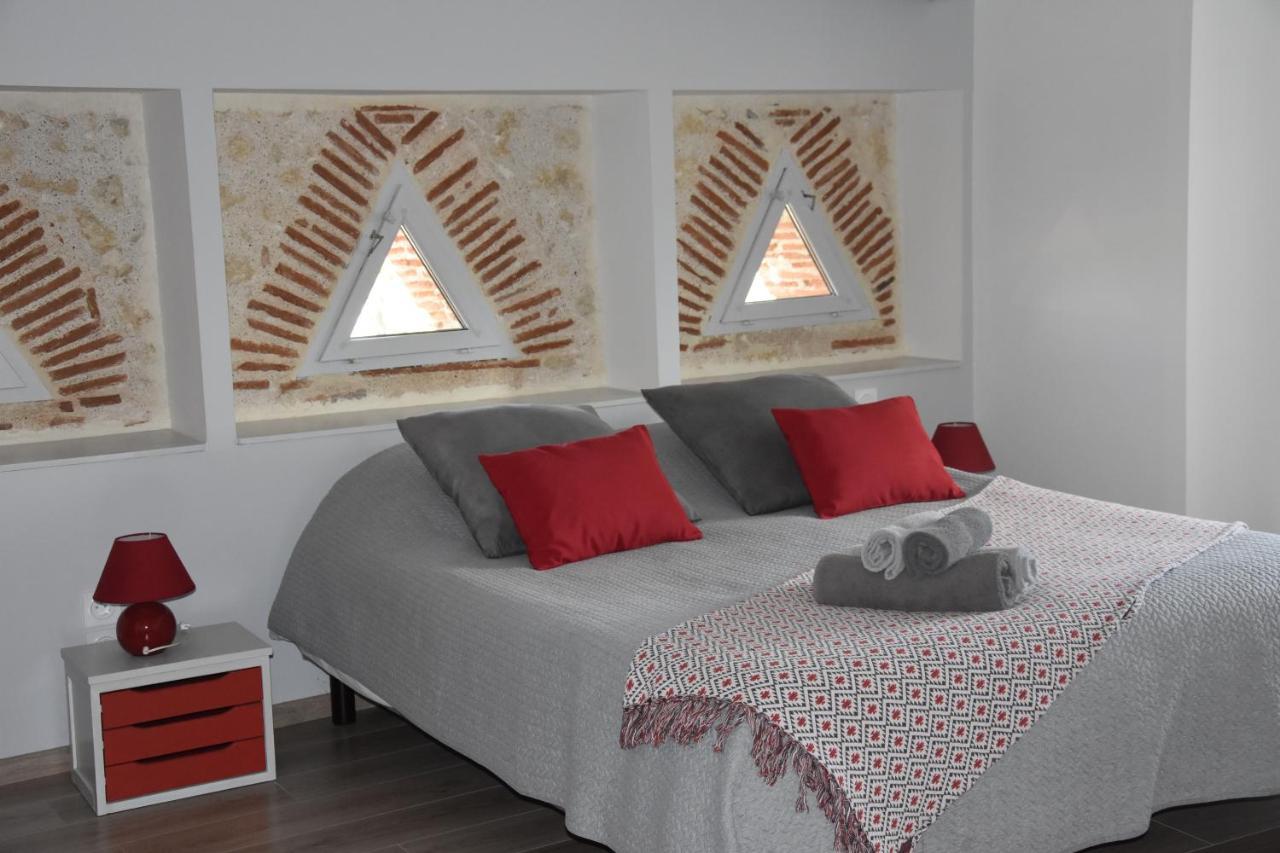 Domaine De Calbiac Bed & Breakfast Dolmayrac ภายนอก รูปภาพ