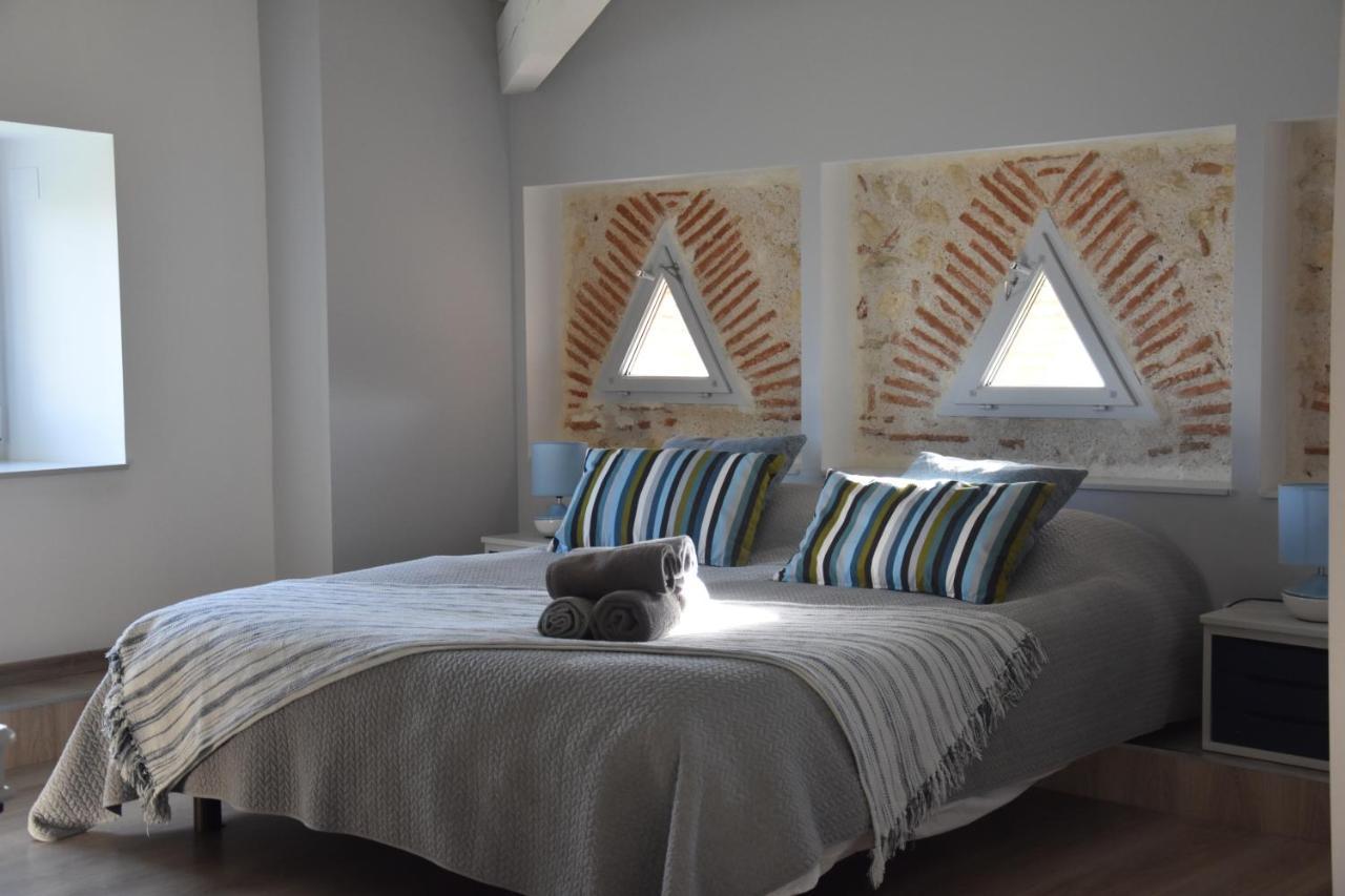 Domaine De Calbiac Bed & Breakfast Dolmayrac ภายนอก รูปภาพ